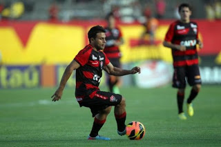 Maxi dá ritmo a mais um triunfo do Vitória. FOTO: Vitória