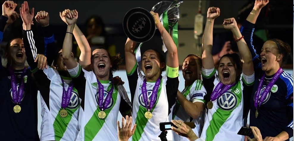 Wolfsburg comemora o bicampeonato europeu da sua equipe feminina. FOTO: AFP/Getty Images
