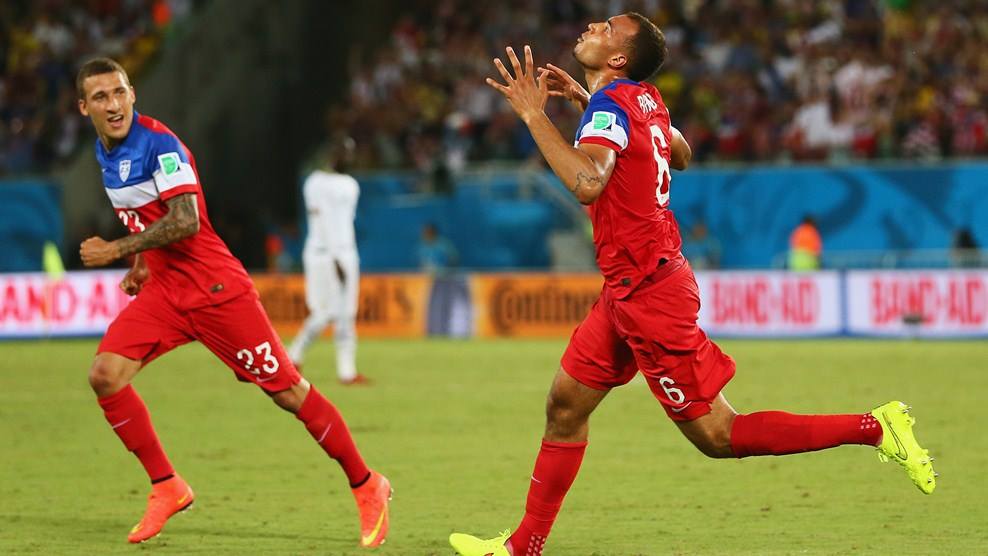 O quase alemão Brooks decide o jogo para os EUA; FOTO: FIFA