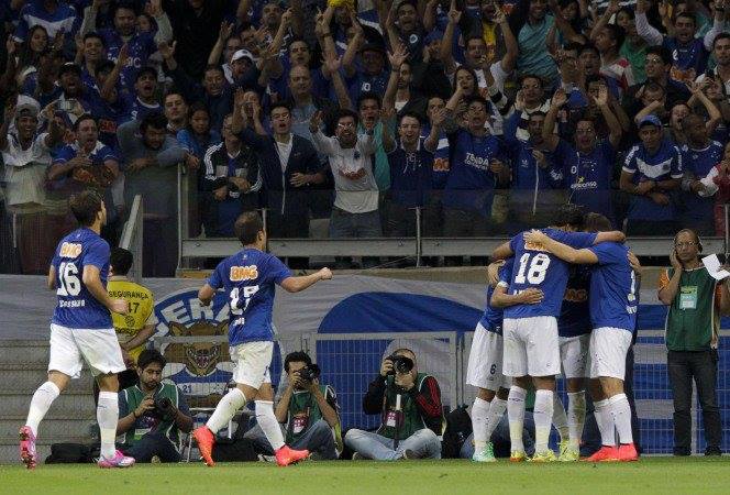 Cruzeiro volta ao Brasileirão com vitória em casa.