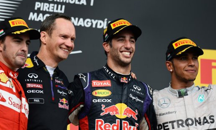 Daniel Ricciardo venceu a movimentada corrida da Hungria, com Fernando Alonso em segundo e Lewis Hamilton após fazer novamente boa corrida de recuperação, em terceiro FOTO: formula1.com.