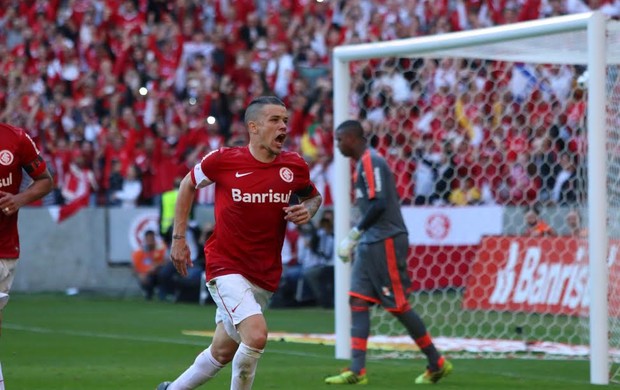 D'Alessandro jogo muito e comanda massacre colorado. FOTO: Diego Guichard / GloboEsporte.com