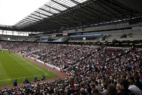 O novo MK Stadium é o maior símbolo da nova fase do time. FOTO: MK Dons FC