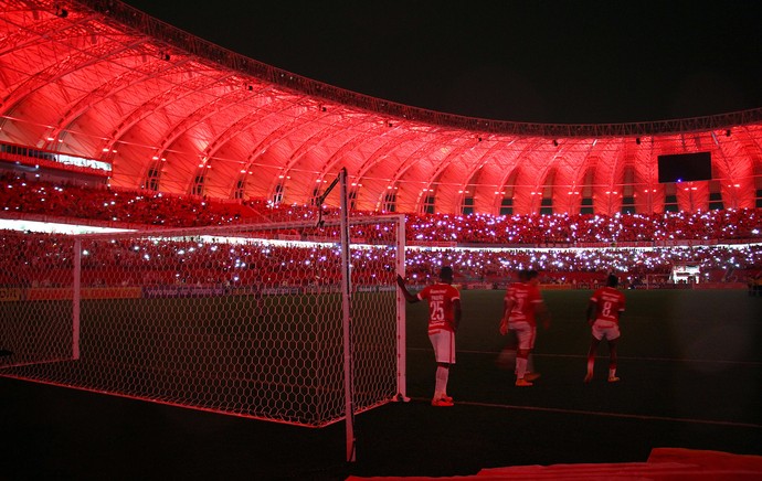 Na vitória do Inter sobre o Coxa, até apagão foi motivo de festa para a torcida. FOTO: Getty Images