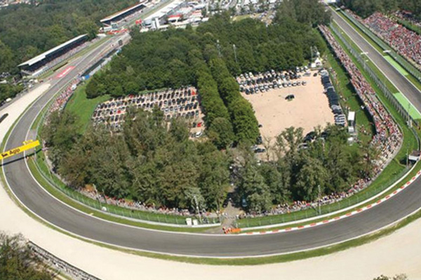 Curva parabólica, uma das mais conhecidas da história da Fórmula 1. FOTO: michaelschumacher.es