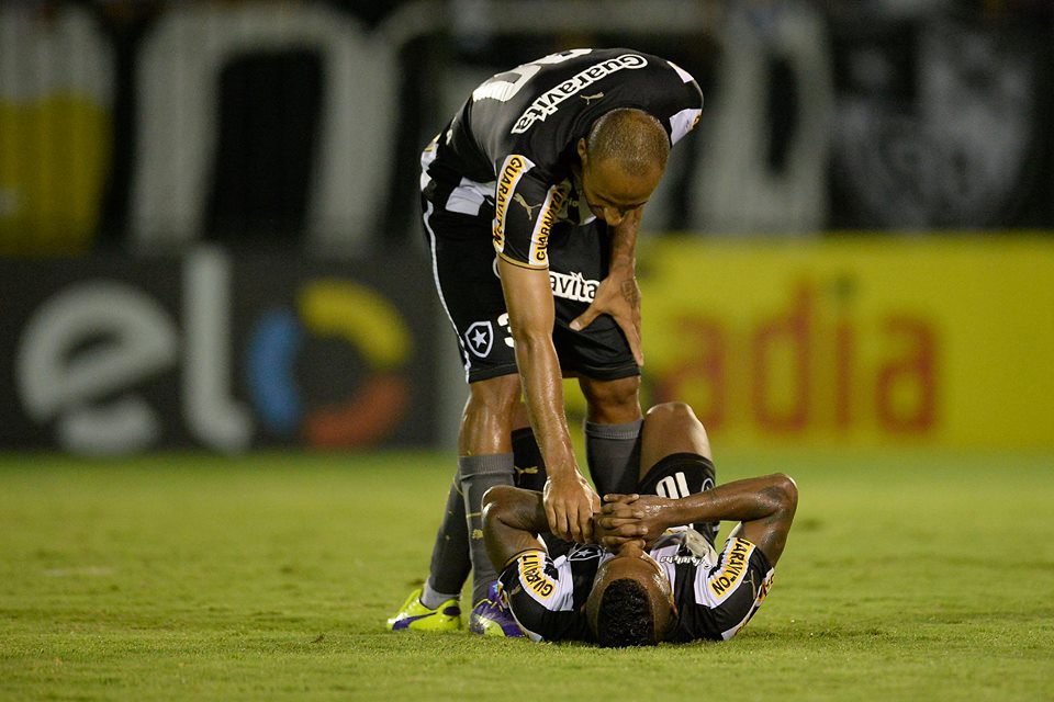 Botafogo perde em casa e se complica ainda mais. FOTO: Fernando Soutello/ Agif/Gazeta Press