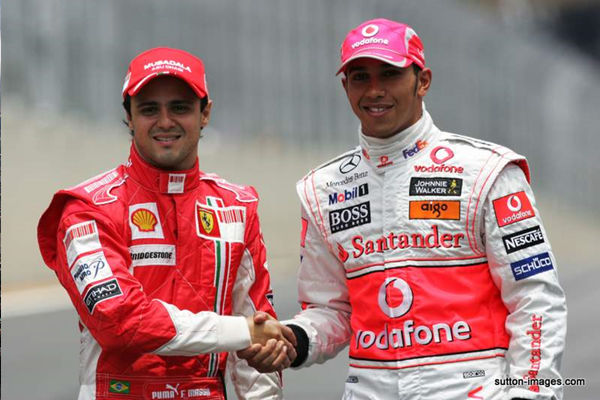 Felipe Massa e Lewis Hamilton foram os protagonistas na disputa pelo título do Mundial de Pilotos em 2008. FOTO: grandprix247.com