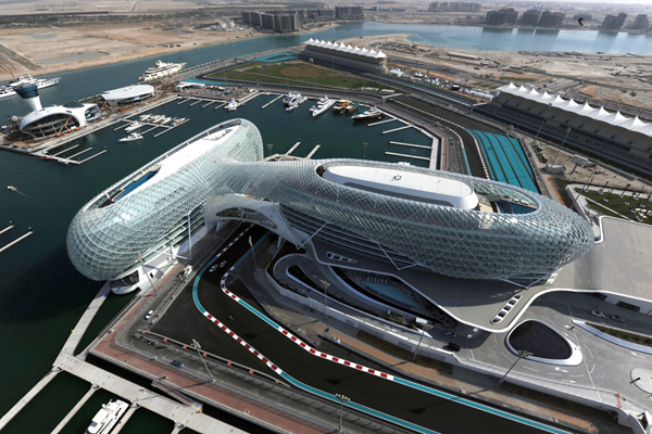 Detalhe do circuito de Yas Marina, localizado em Abu Dhabi, onde se realiza o GP dos Emirados Árabes Unidos de Fórmula 1 desde 2009. FOTO: mysaifco.com