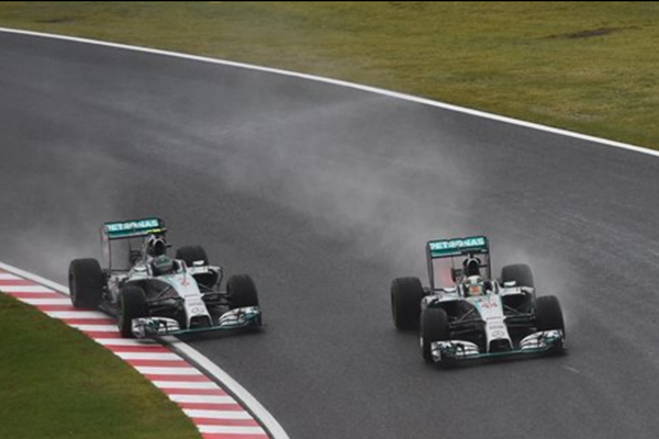 O amplo domínio das Mercedes. Será que ele se repetirá em 2015. FOTO: Formula1.com.