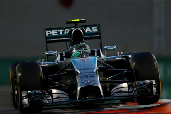 Nico Rosberg teve problemas em seu ERS e não teve chances de disputar em boas condições a última corrida da temporada. FOTO: formula1.com.