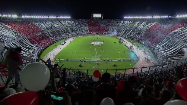 A festa monumental da torcida do River Plate. FOTO: Sports