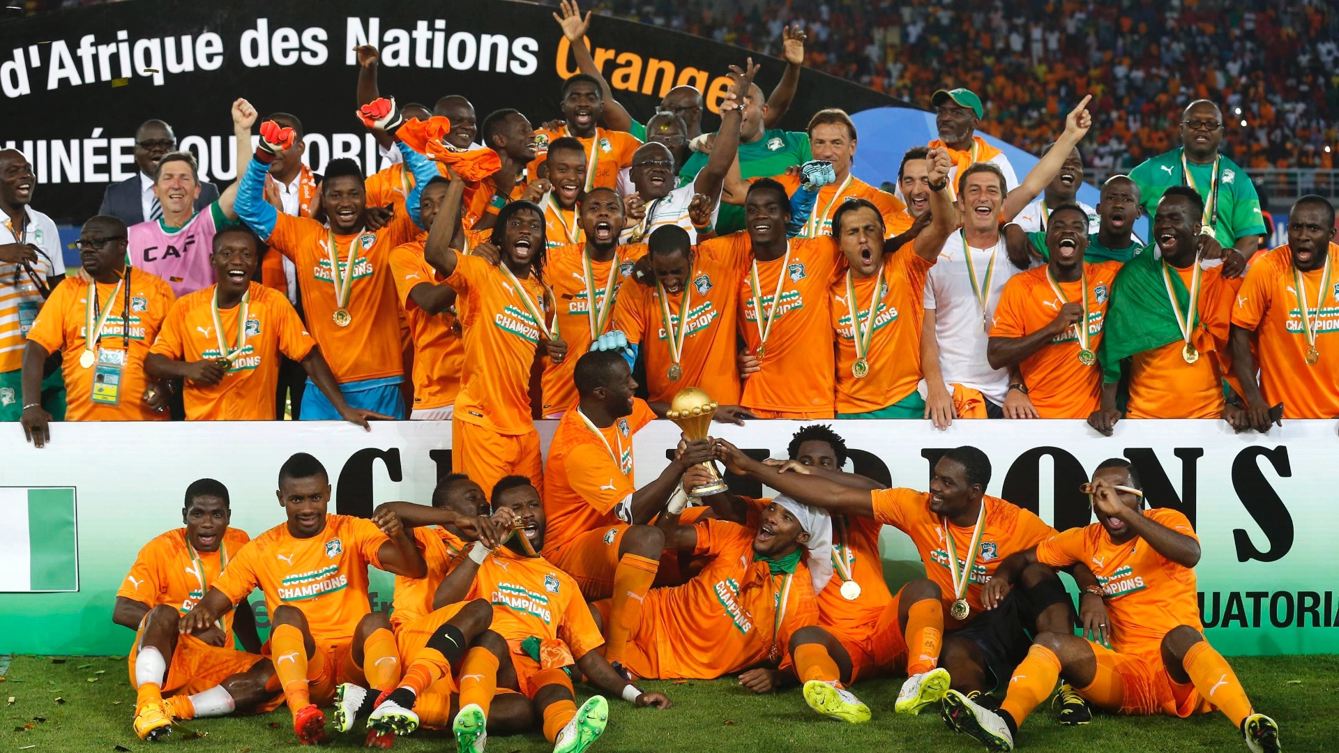 Jogadores da Costa do Marfim festejam o título. FOTO: EFE