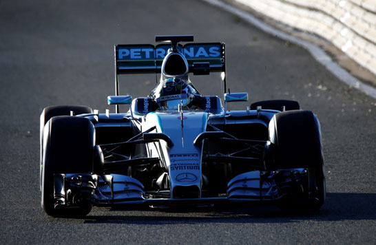 Mercedes inicia novamente a temporada como a favorita para o título em 2015. FOTO: womotor.wordpress.com.