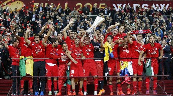 Sevilla comemora o tetracampeonato da competição. FOTO: Reuters