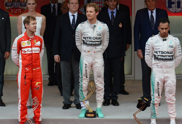 Rosberg fez história a custa de erro absurdo da Mercedes com Hamilton. FOTO: formula1.com