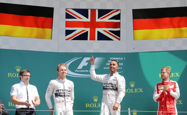 Lewis Hamilton vence o GP da Grã-Bretanha, com Nico Rosberg em segundo e Sebastian Vettel da Ferrari em terceiro. FOTO: Reuters