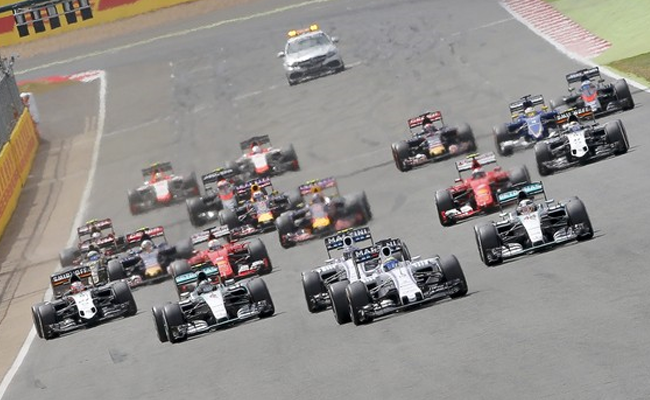 Os carros d Williams fizeram grande largada. Melhor para Massa que assumiu a liderança da corrida. FOTO: Reuters