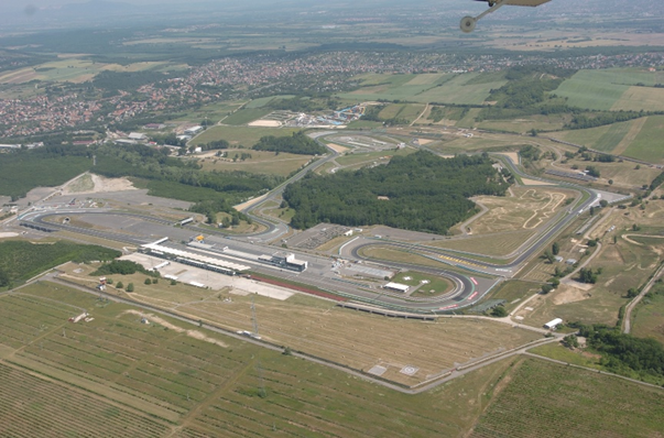 Vista aérea do Circuito de Hungaroring onde se realiza o GP da Hungria desde 1986. FOTO: www.funzine.hu