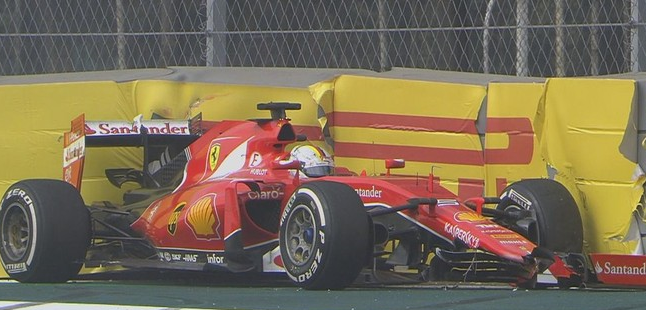 Vivendo um dia para esquecer, Vettel bateu no muro e precisou abandonar a corrida. FOTO: globoesporte.globo.com