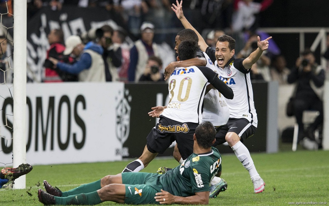 Jogadores comemoram o gol que poderia ter sido do título. FOTO: Daniel Augusto Jr. / Ag. Corinthians