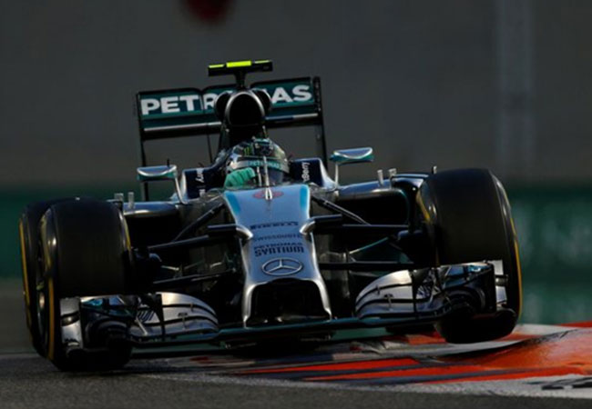 Hamilton largou melhor e tomou a dianteira na corrida ainda na largada. Foto: formula1.com.