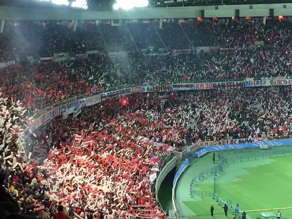 Os hinchas do River Plate dão show no Japão. FOTO:Twitter
