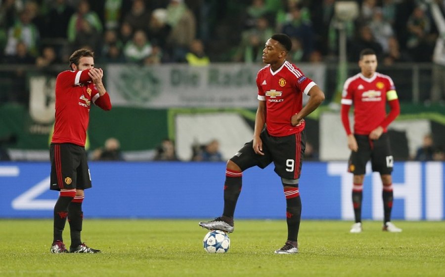 Em sua volta a Champions, Manchester fracassa na fase de grupos. FOTO: Reuters