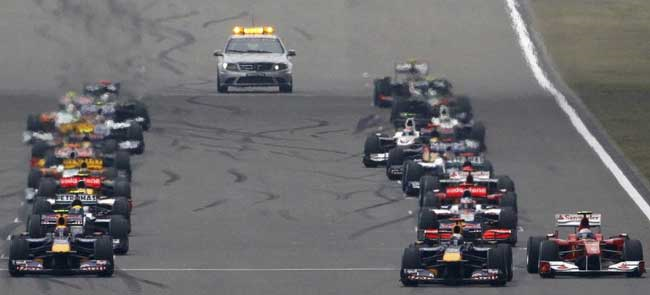 Fernando Alonso queimou a largada, foi punido, mas mesmo assim chegou em 4°. FOTO: Reuters / David Gray