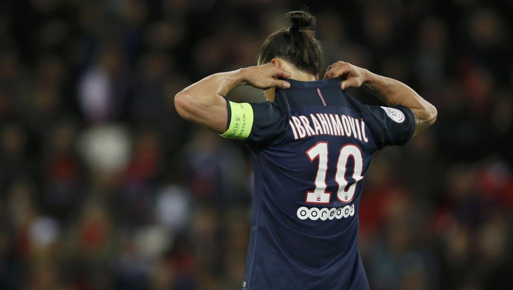 Zlatan Ibrahimovic na sua despedida do Parc des Princes, em Paris. FOTO: Reuters/Gonzalo Fuentes 