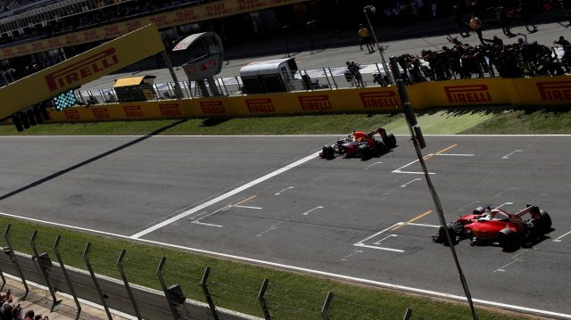 Max Verstappen segurou Raikkonen por 30 voltas e manteve a liderança até o final da corrida. FOTO: formula1.com