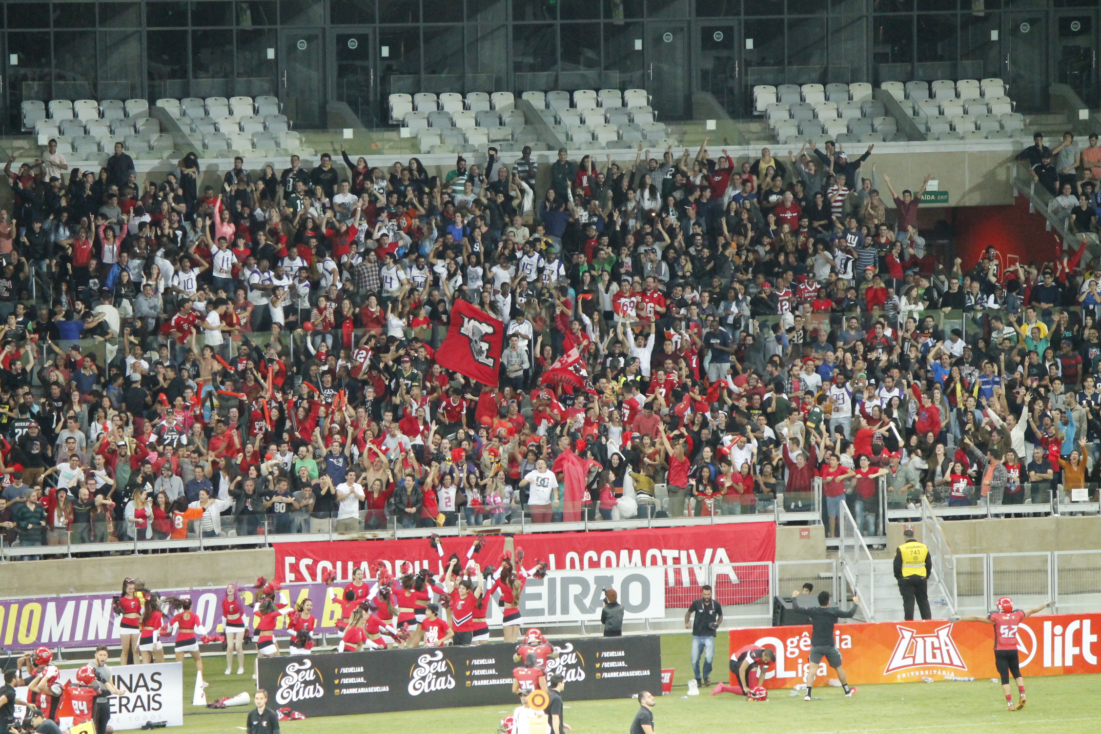 Torcida dos Reds agitando no Minas Bowl. FOTO: Bruno Santos / Start Sports