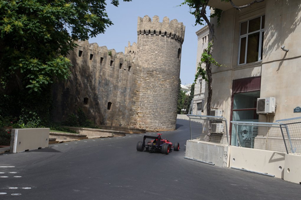 "Curva do Castelo” é um dos pontos mais interessantes e estreitos do Circuito Urbano de Baku. Foto: globoesporte.globo.com