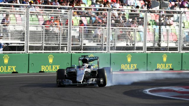 Hamilton “apanhou” do carro durante parte da corrida. FOTO: formula1.com