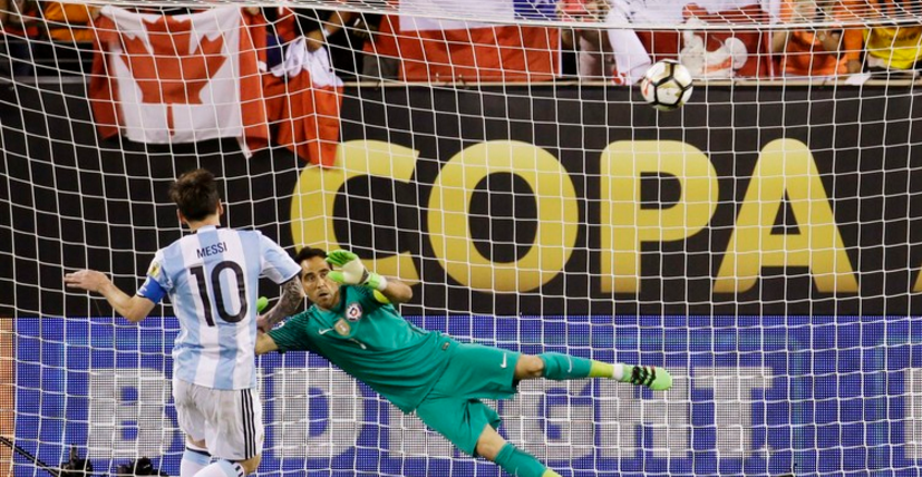 Messi desperdiça a cobrança na final. FOTO: AFP