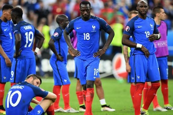 Desalento francês ao perder a final em casa. FOTO: UEFA