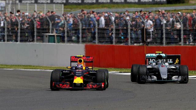 Max Verstappen protagonizou um bom duelo com Nico Rosberg durante a corrida. FOTO: formula1.com