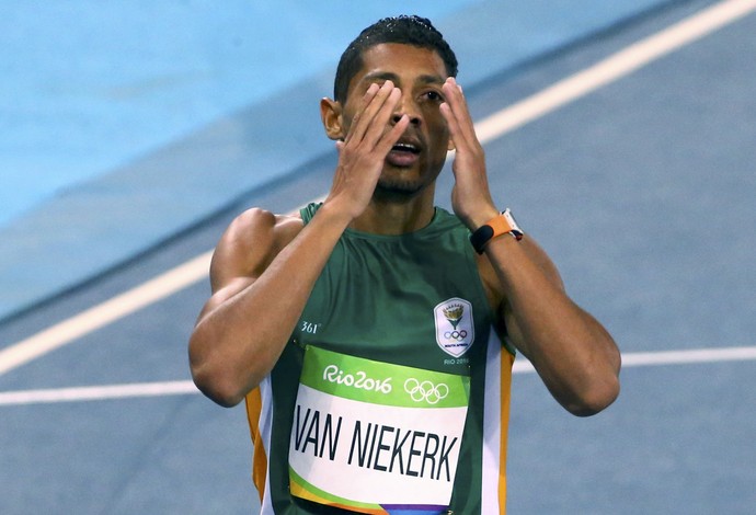 Wayde van Niekerk impressionado com seu recorde nos 400m. FOTO: David Gray/REUTERS