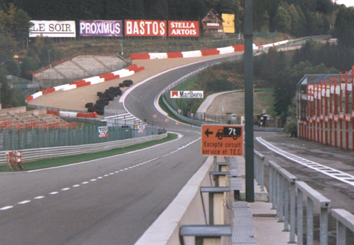Eau Rouge: A curva mais rápida e mais lembrada da Fórmula 1. FOTO: pt.wikipedia.org