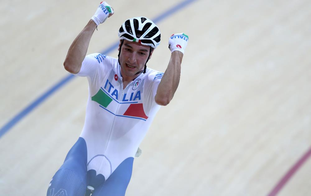 Acidente envolvendo italiano, australiano e sul-coreano aconteceu na corrida por pontos. FOTO: Getty Images/Bryn Lennon
