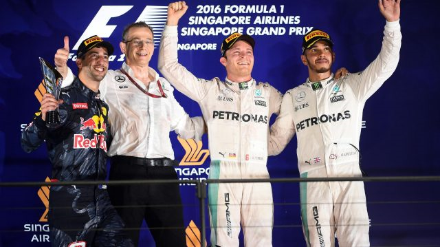 Nico Rosberg vence de GP de Cingapura, com Daniel Ricciardo em segundo e Lewis Hamilton em terceiro. FOTO: formula1.com