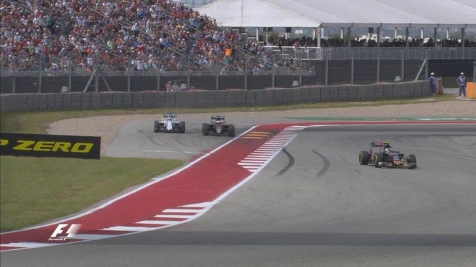 Fernando Alonso empurra Felipe Massa para fora da pista no GP dos EUA. FOTO: globoesporte.globo.com