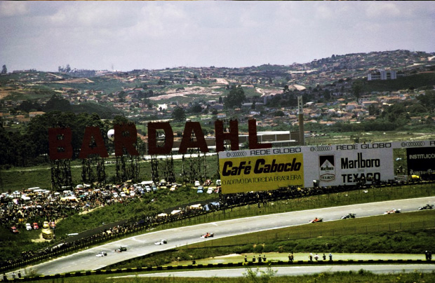 Logo após a largada: Reutemann, Jarier, Pace, Regazzoni, Lauda, Scheckter e Emerson. FOTO: F1.com