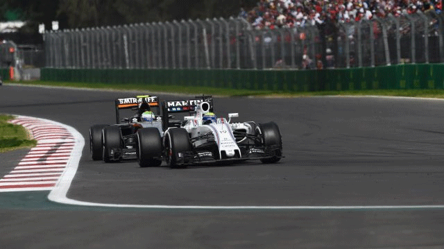 Felipe Massa “segurou” o piloto da casa Sergio Pérez por boa parte da corrida. FOTO: formula1.com