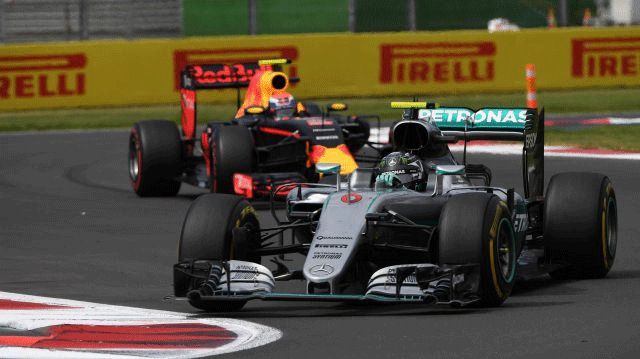 Rosberg e Verstappen protagonizaram uma boa disputa na corrida. FOTO: formula1.com