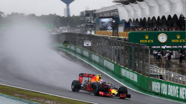 Max Verstappen propiciou um verdadeiro show e foi premiado com o terceiro lugar. FOTO: formula1.com