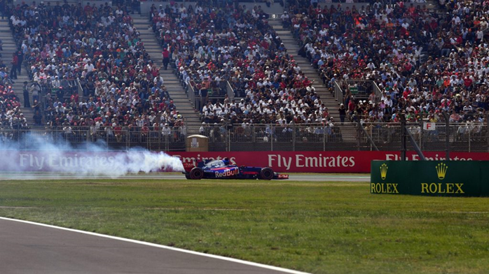 Hartley abandona o GP do México. 