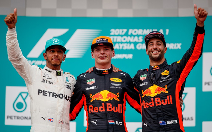 Max Verstappen vence na Malásia, com Lewis Hamilton em segundo e Daniel Ricciardo em terceiro
