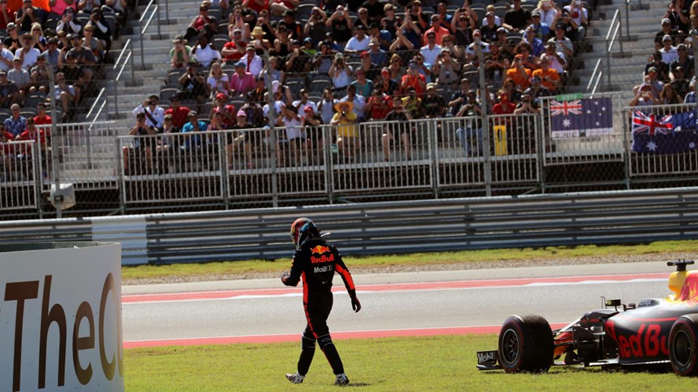 Problema no motor tira Daniel Ricciardo do GP dos Estados Unidos.